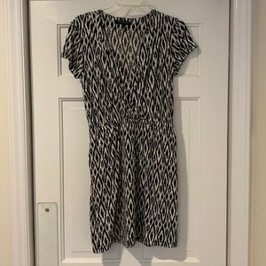 Banana Republic Petite S Black and White Knee Length Dress